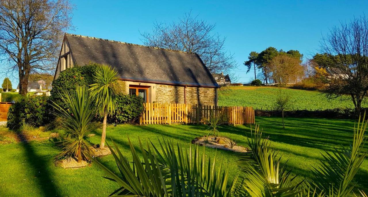 Le Vieux Moulin Gites - Detached Cottage With Garden Views And Pool Guégon Kültér fotó