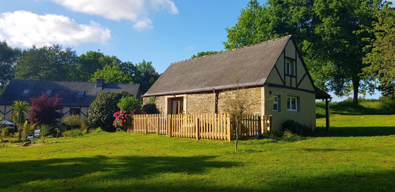 Le Vieux Moulin Gites - Detached Cottage With Garden Views And Pool Guégon Kültér fotó
