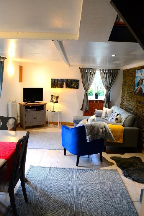 Le Vieux Moulin Gites - Detached Cottage With Garden Views And Pool Guégon Kültér fotó