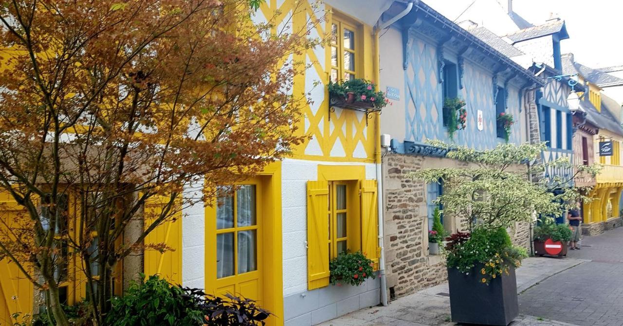 Le Vieux Moulin Gites - Detached Cottage With Garden Views And Pool Guégon Kültér fotó