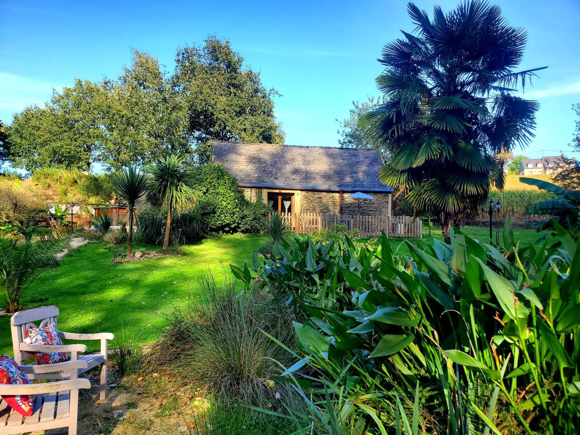 Le Vieux Moulin Gites - Detached Cottage With Garden Views And Pool Guégon Kültér fotó